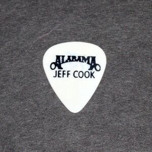 Vintage Alabama Jeff Cook Guitar Pick Peavey T white black music memorabilia